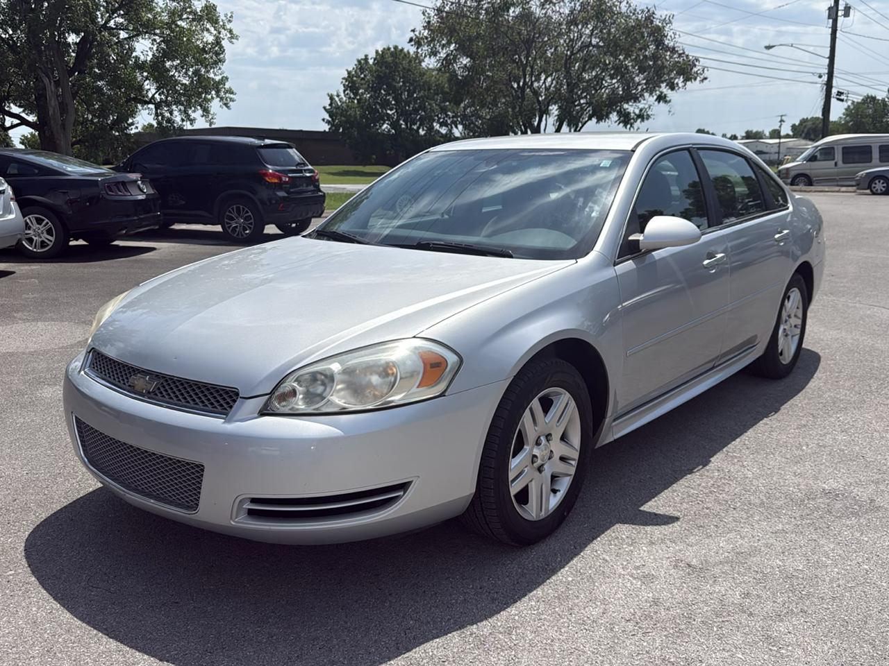 Chevrolet Impala Limited photo 2