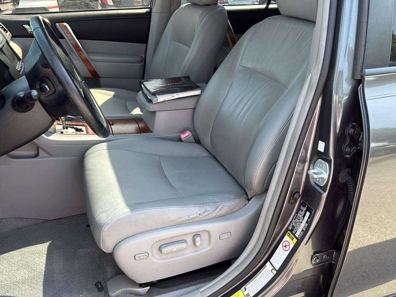 Toyota Highlander 4WD 4dr V6 Limited (Natl) 2010