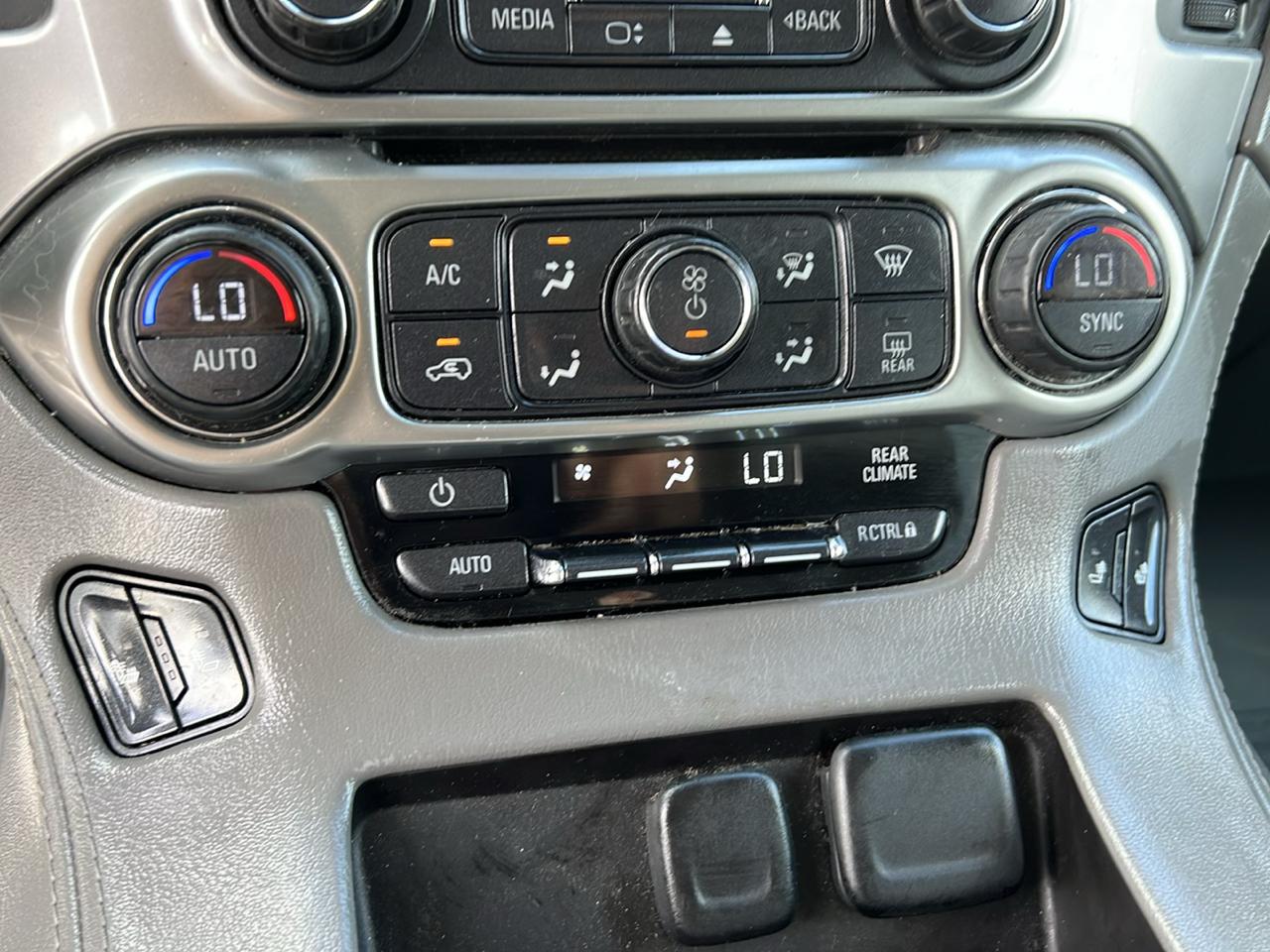 Chevrolet Tahoe 4WD 4dr LT 2015