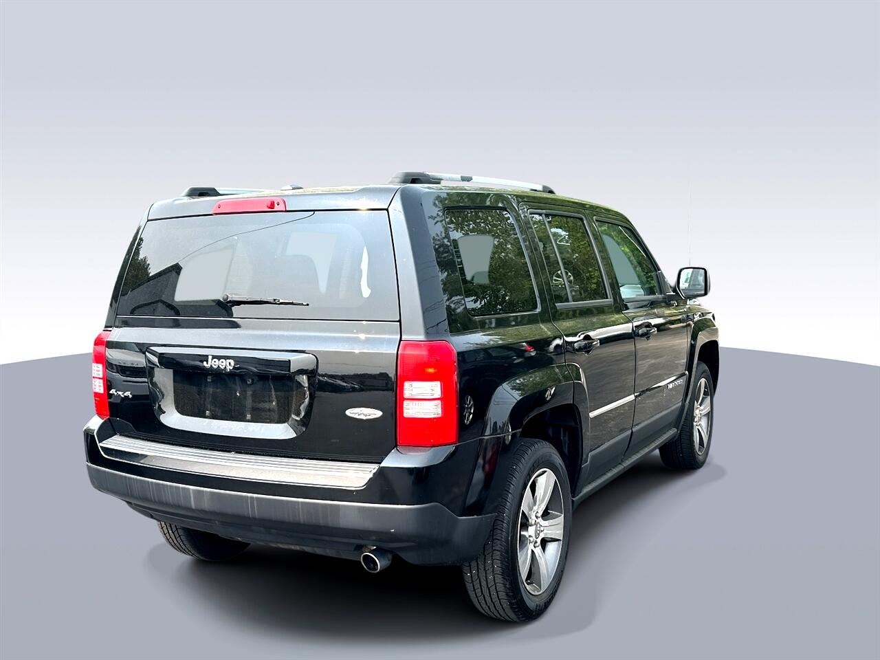 2016 Jeep Patriot High Altitude Altitude Edition photo 3