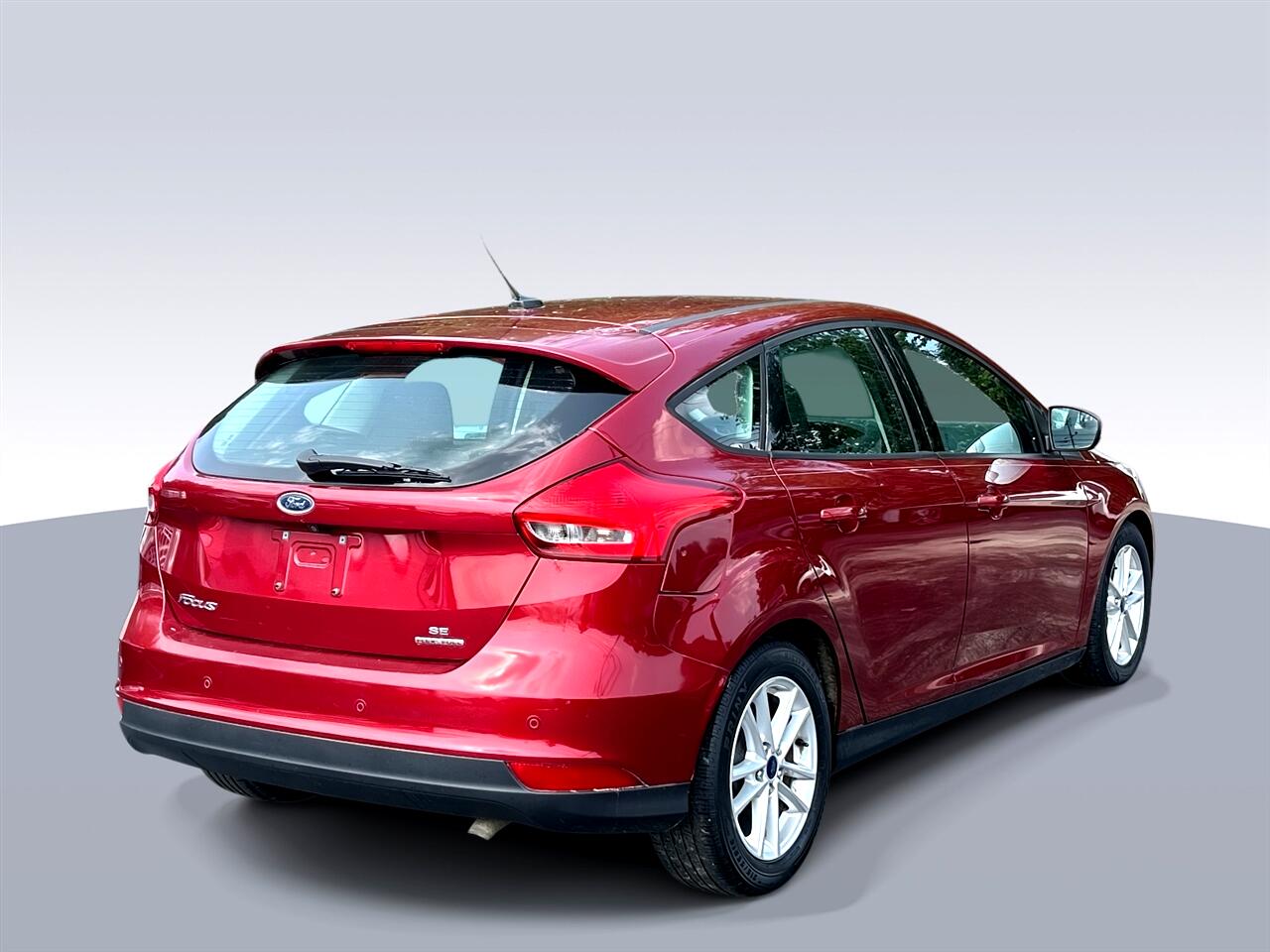 2016 Ford Focus SE photo 2
