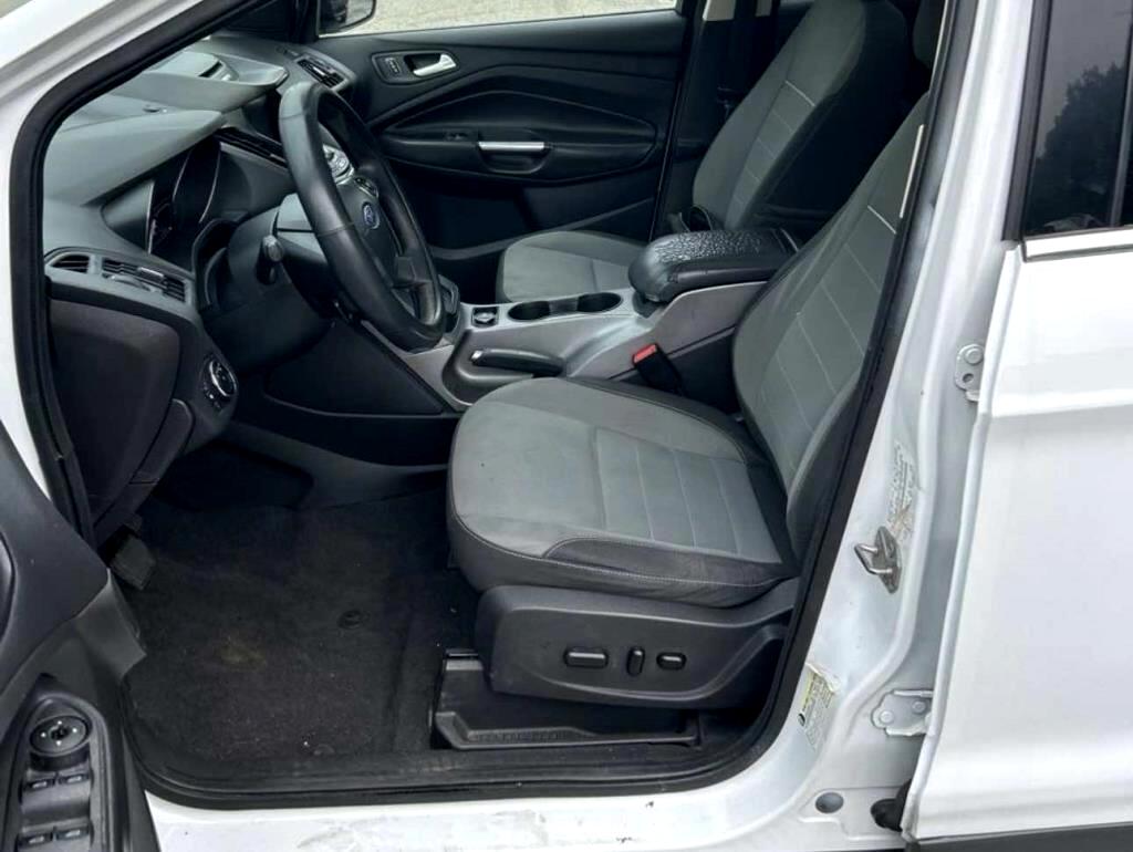 2014 Ford Escape SE photo 2