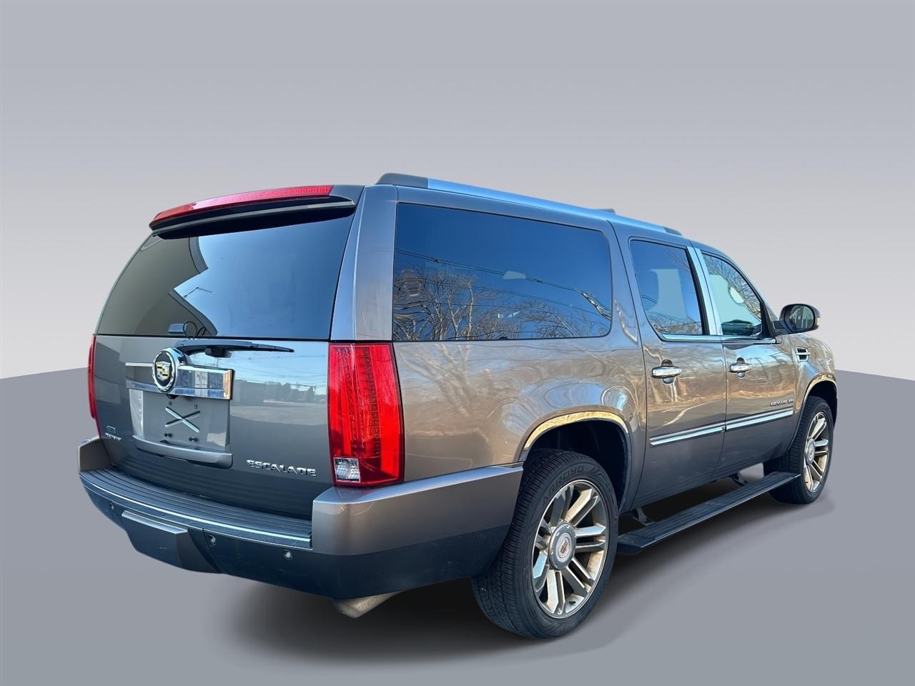 Cadillac Escalade  2012