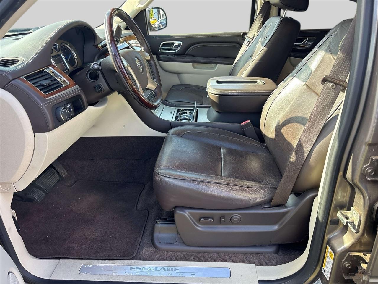 Cadillac Escalade  2012