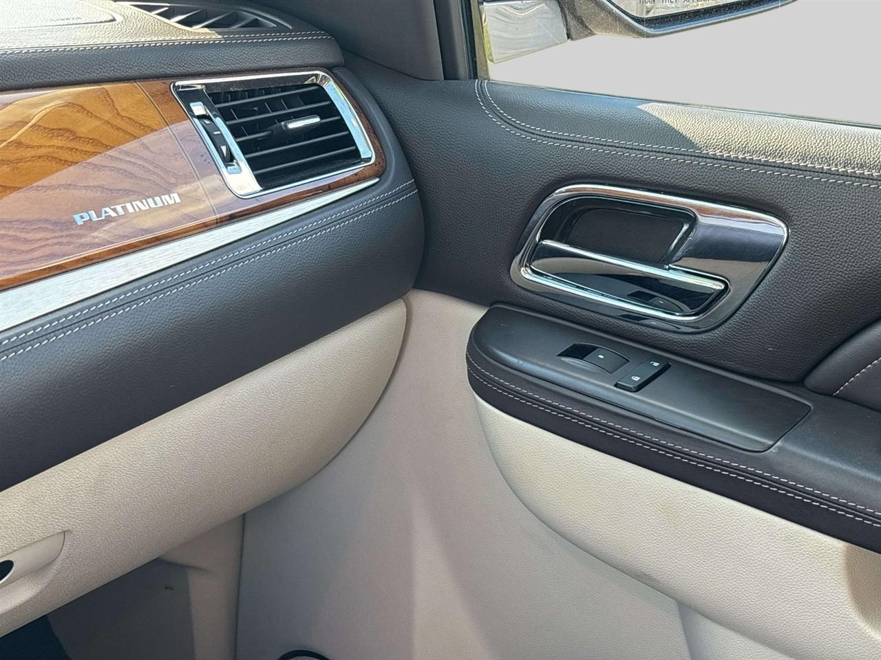 Cadillac Escalade  2012