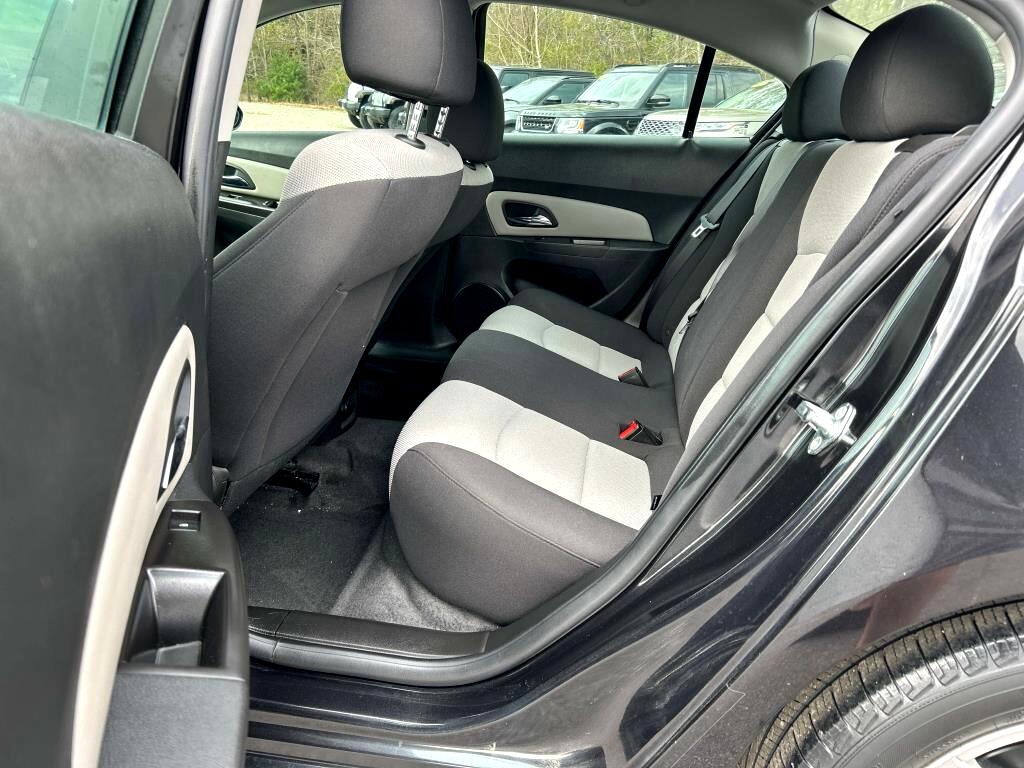 2016 Chevrolet Cruze LS photo 4