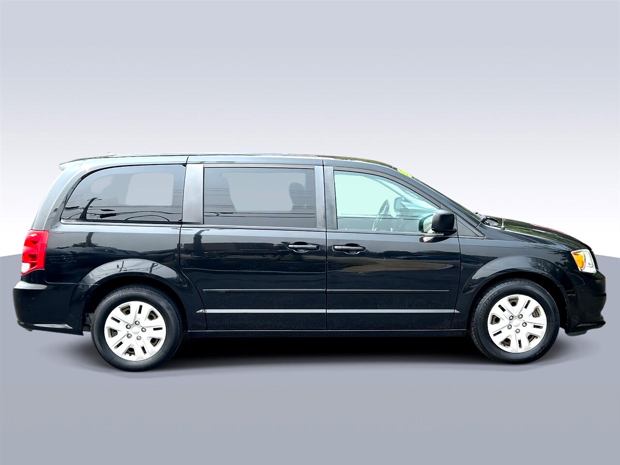 2017 Dodge Grand Caravan SE photo 2