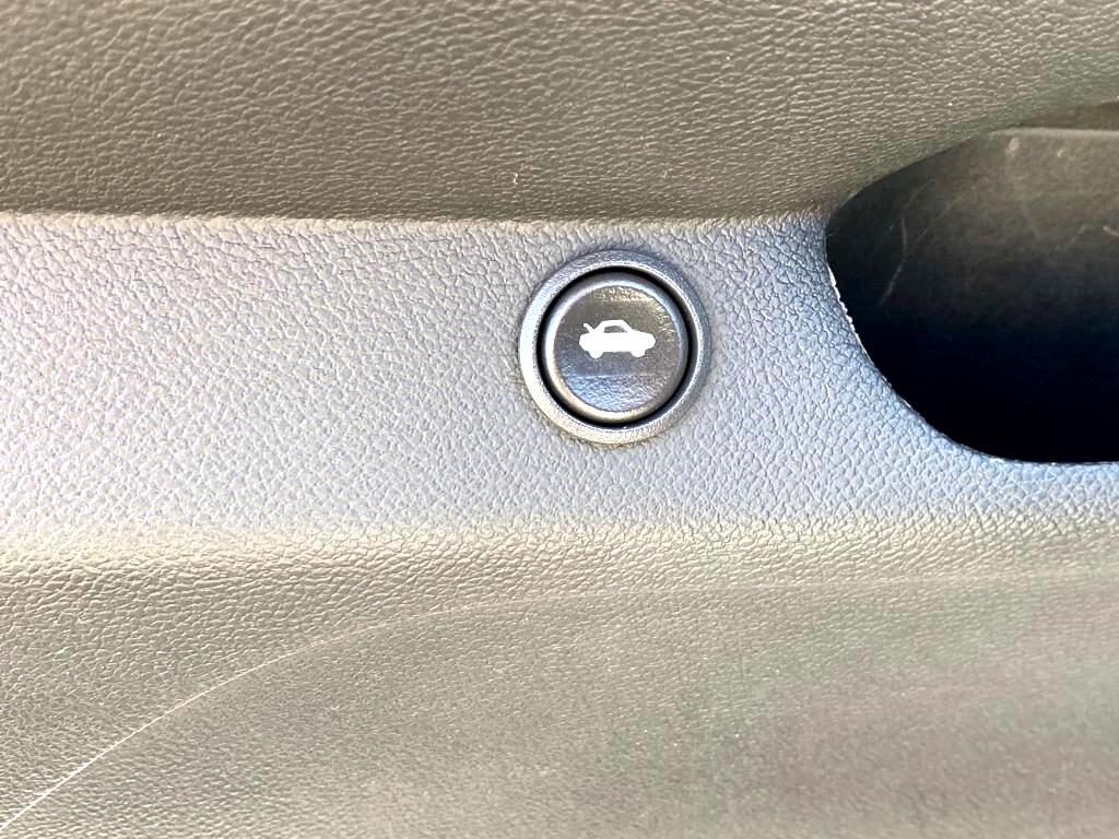 2014 Chevrolet Camaro 1LT photo 12