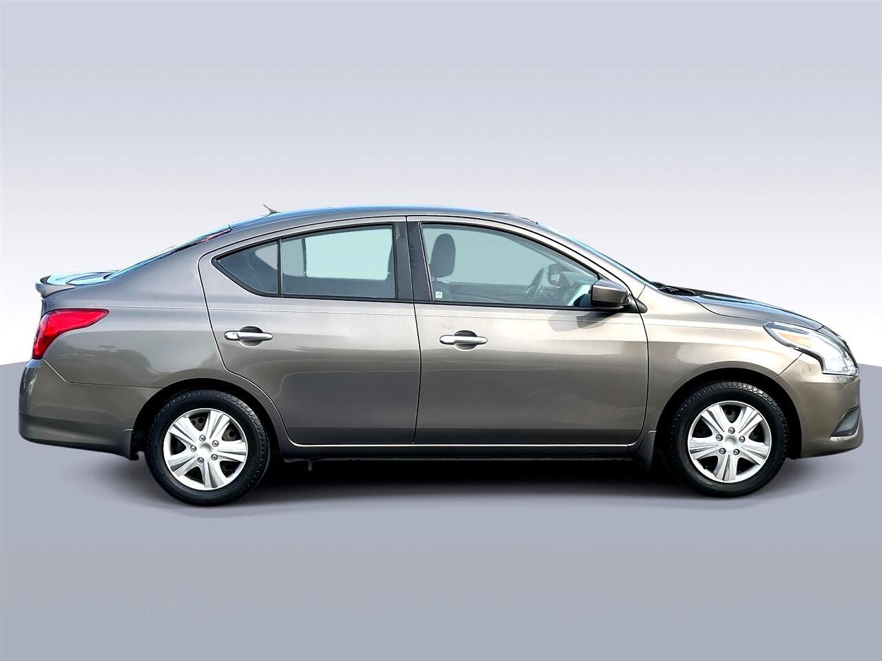 2017 Nissan Versa SV photo 2