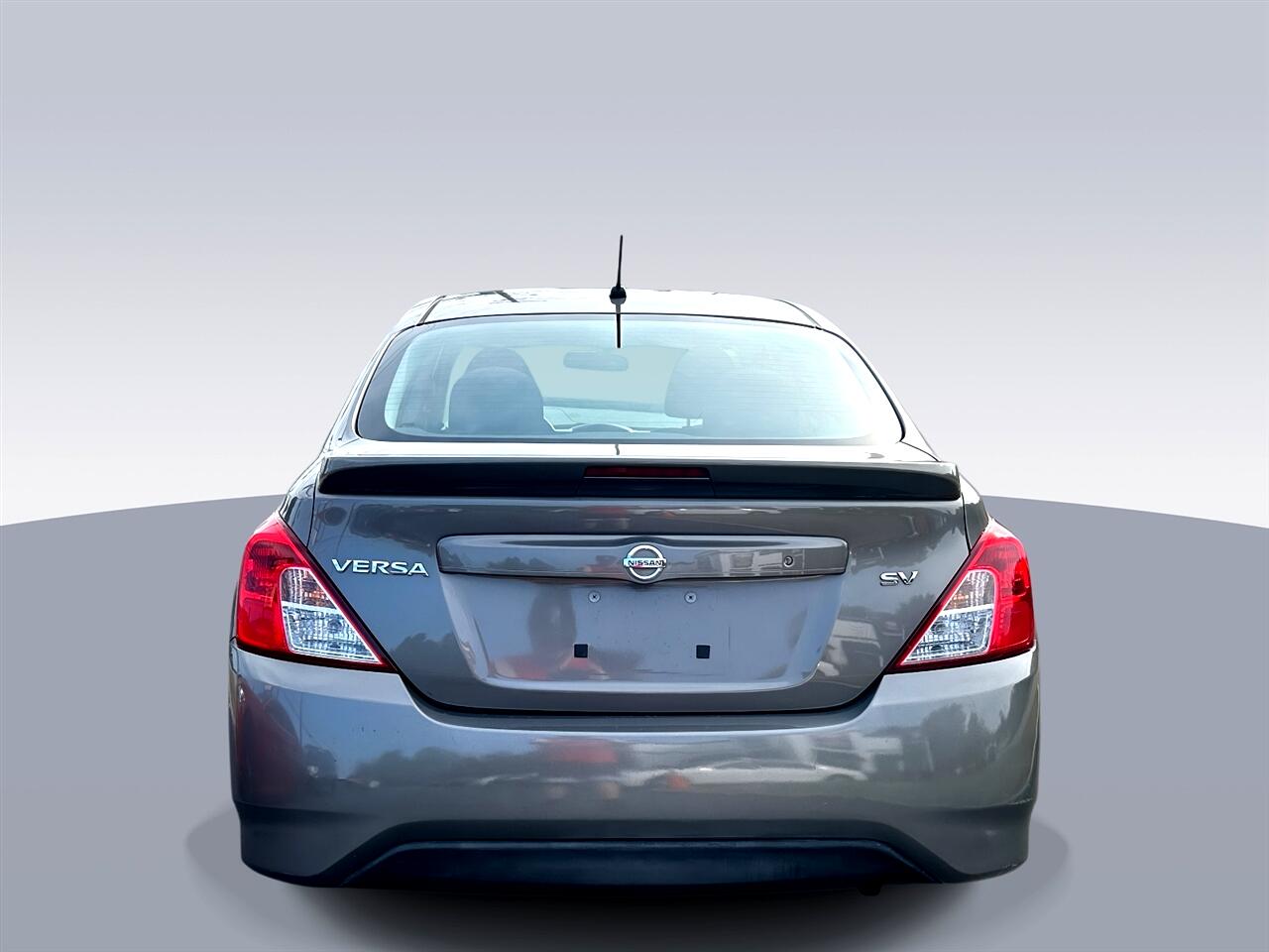 2017 Nissan Versa SV photo 4