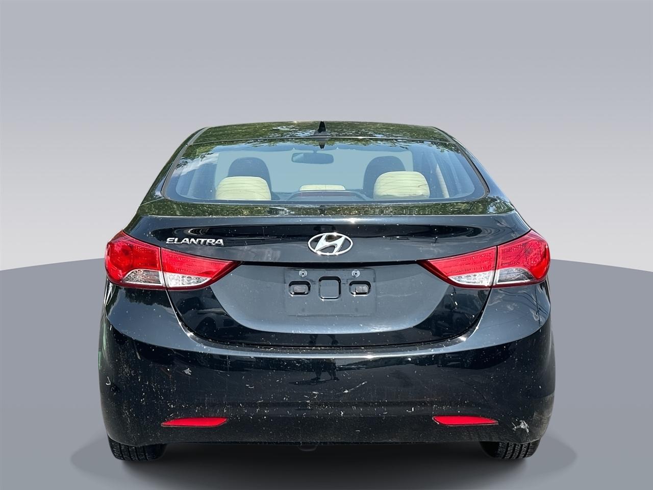 Hyundai Elantra  2012