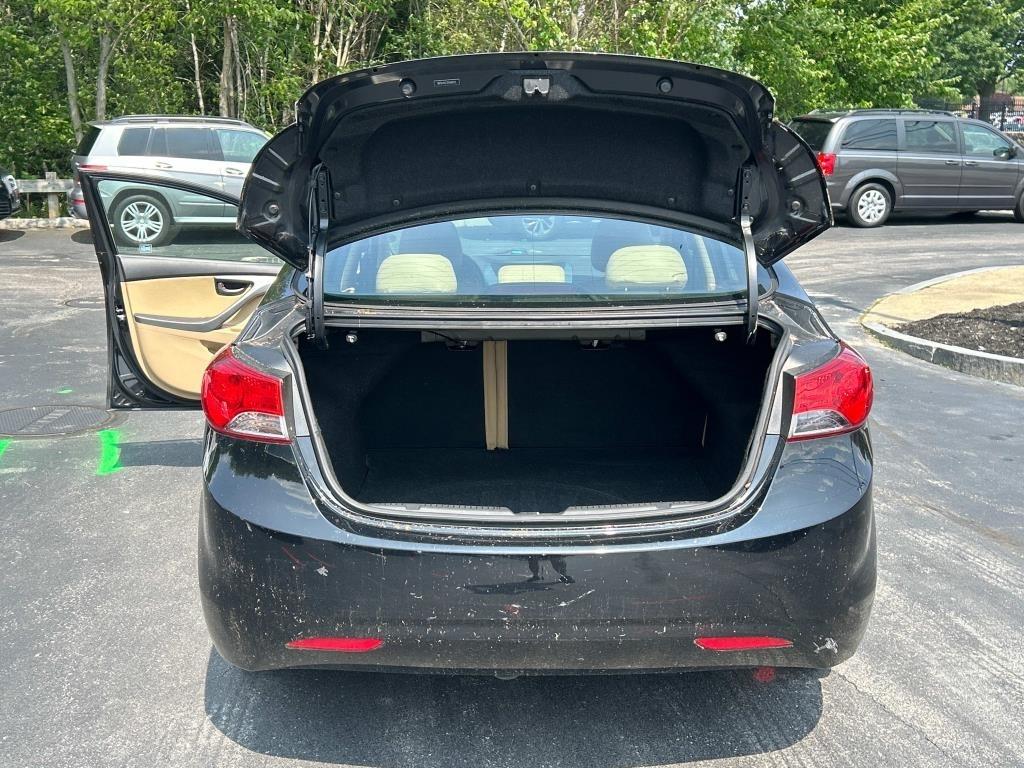 Hyundai Elantra  2012