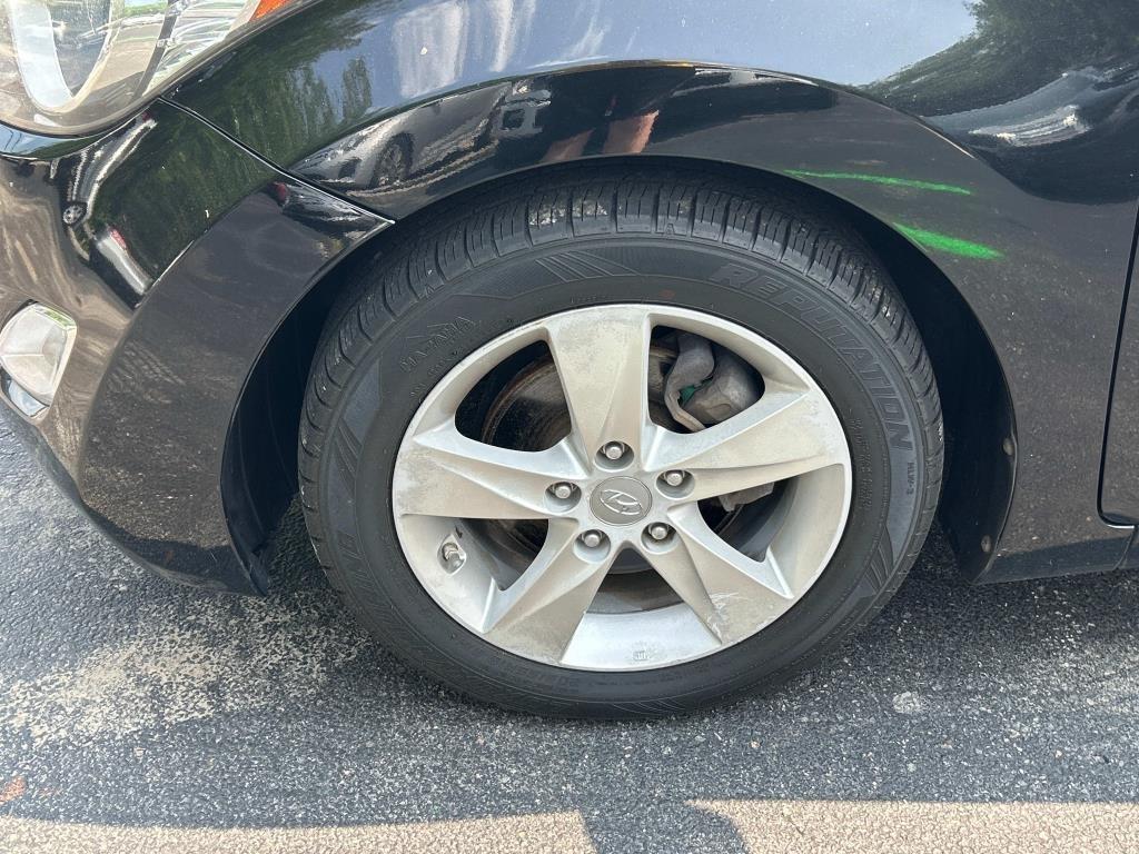 Hyundai Elantra  2012