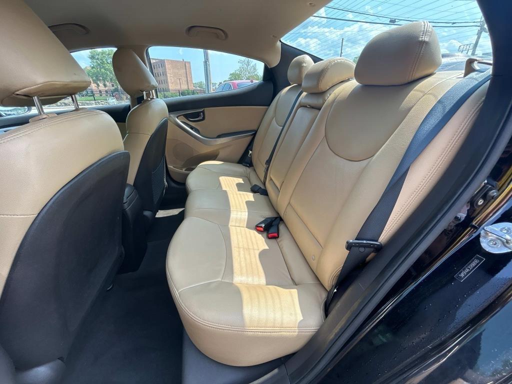 Hyundai Elantra  2012