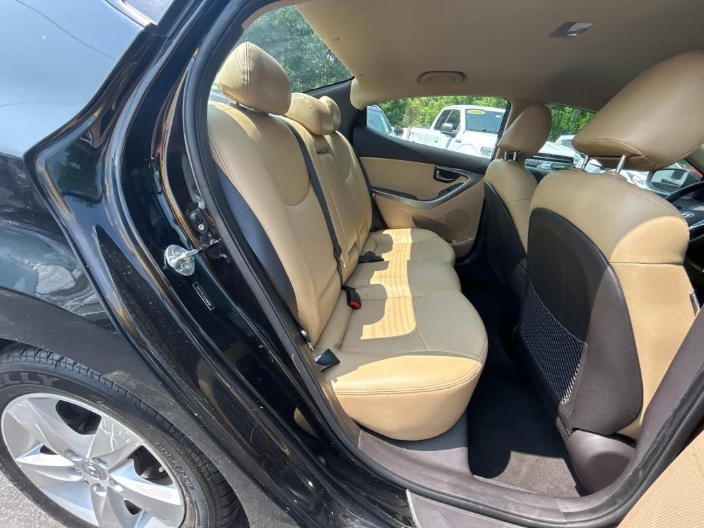 Hyundai Elantra  2012