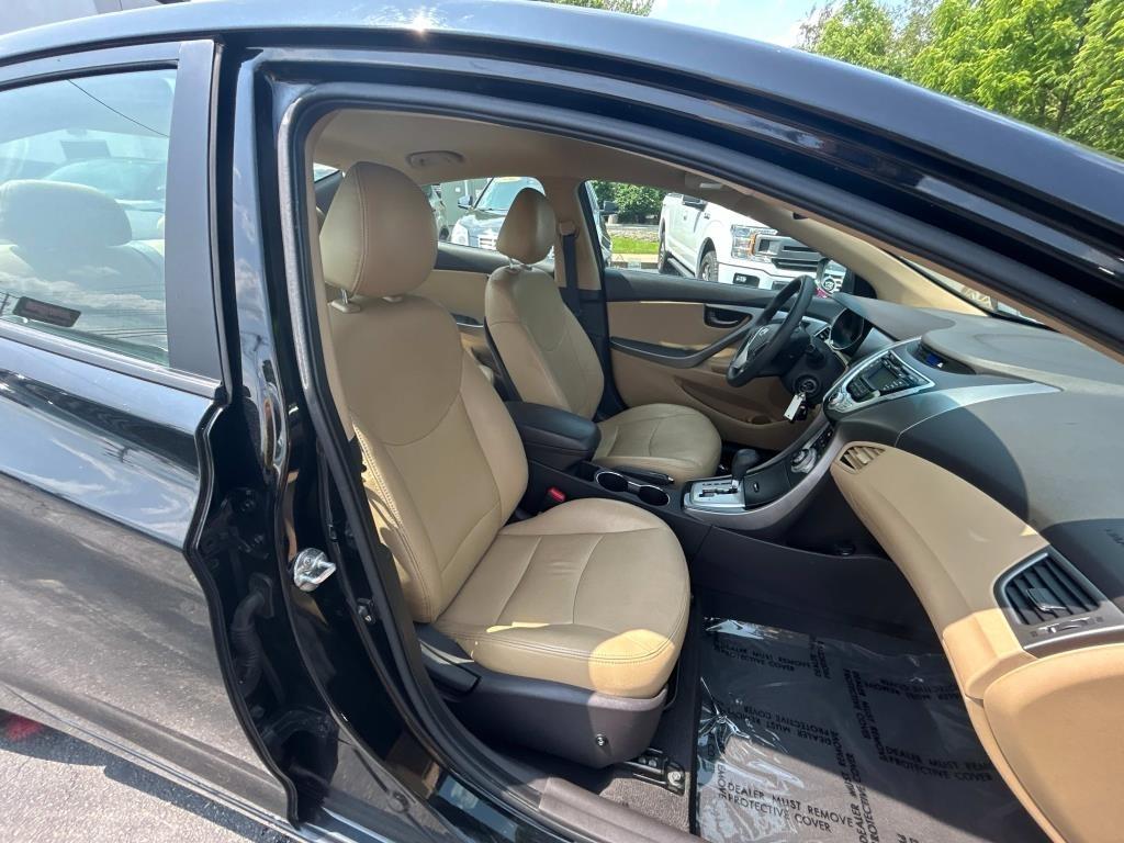 Hyundai Elantra  2012