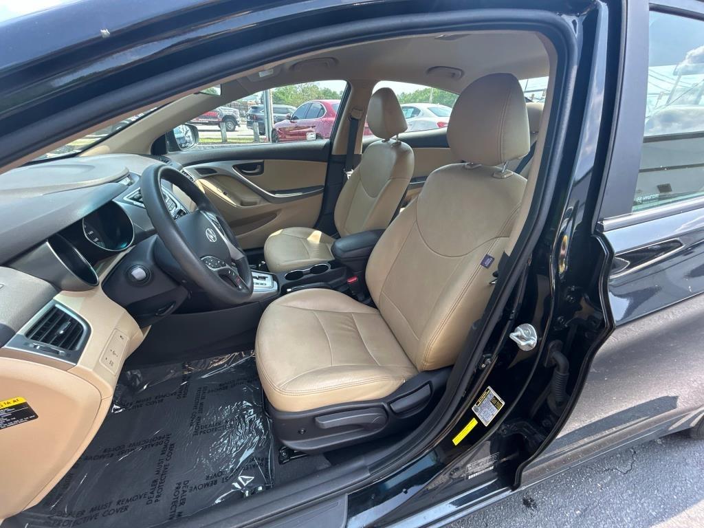 Hyundai Elantra  2012