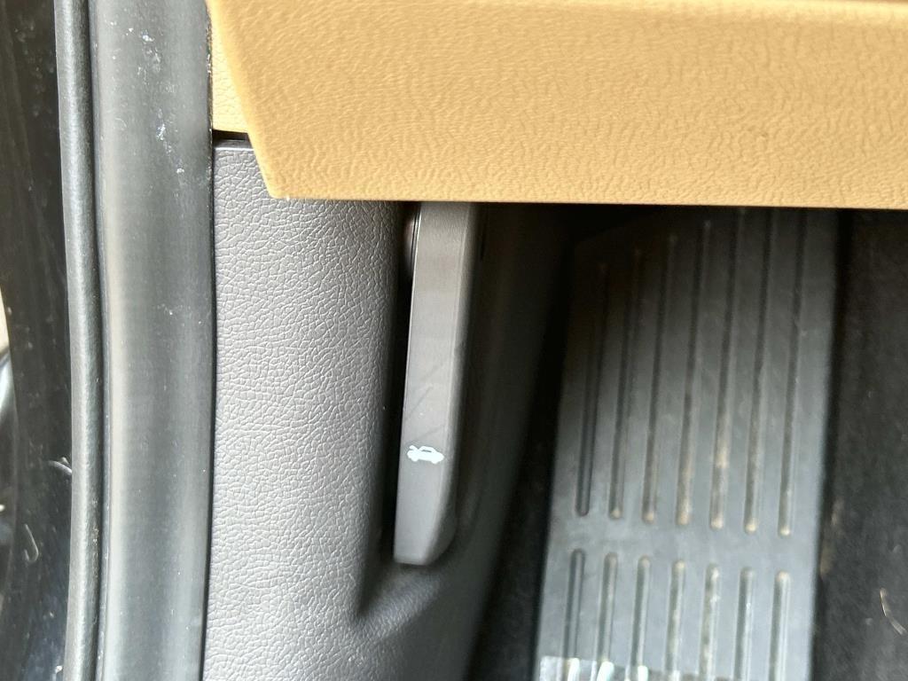 Hyundai Elantra  2012