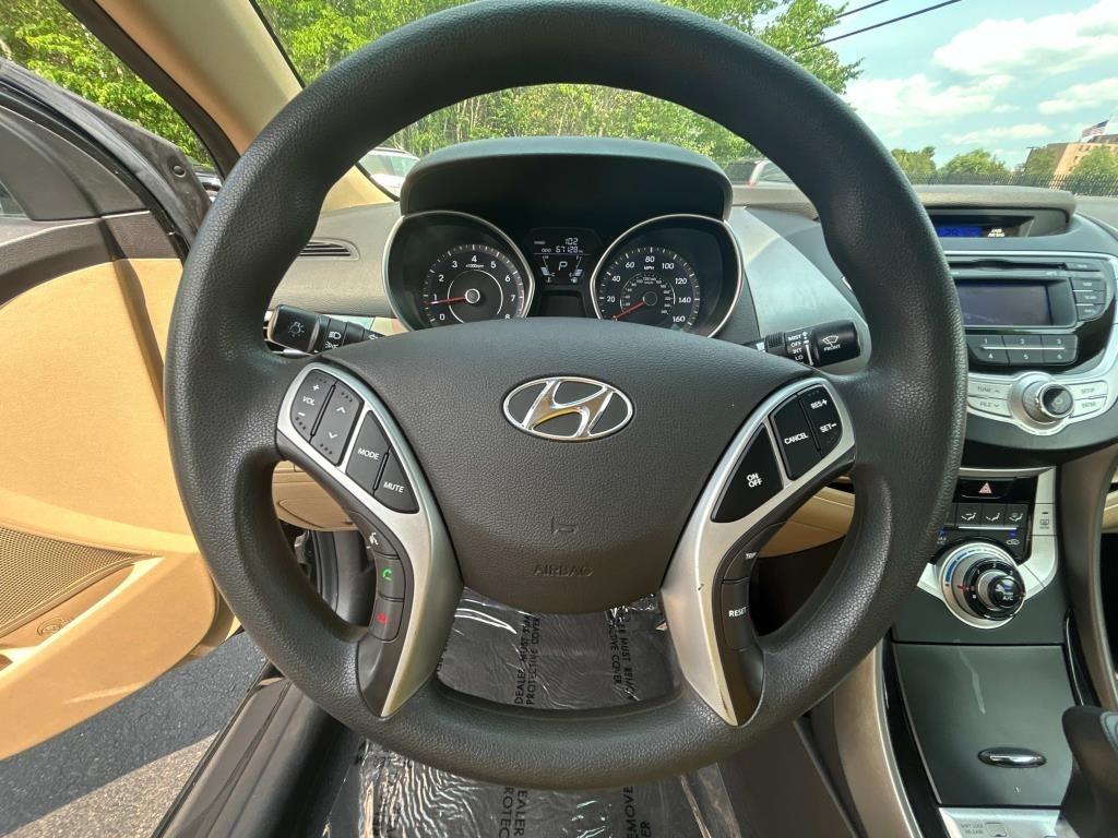 Hyundai Elantra  2012