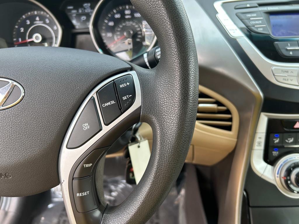 Hyundai Elantra  2012