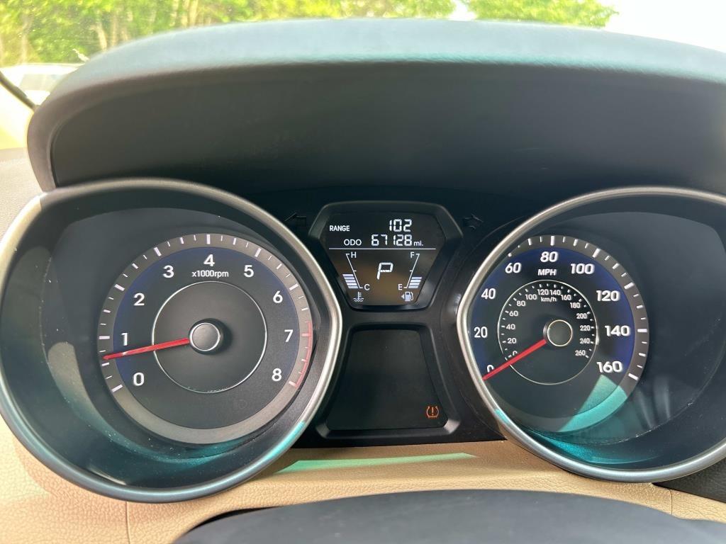 Hyundai Elantra  2012