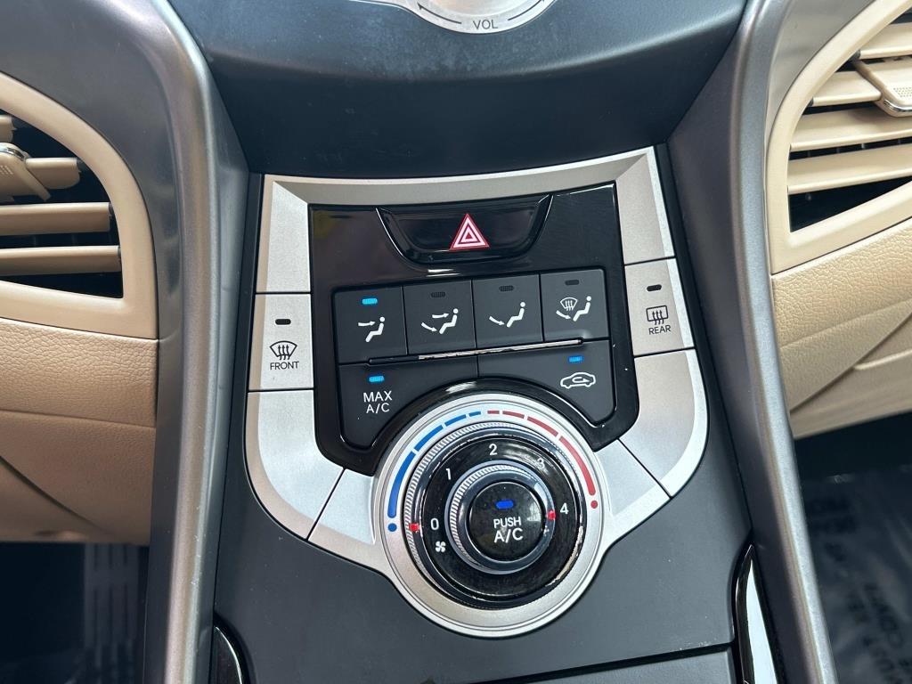 Hyundai Elantra  2012