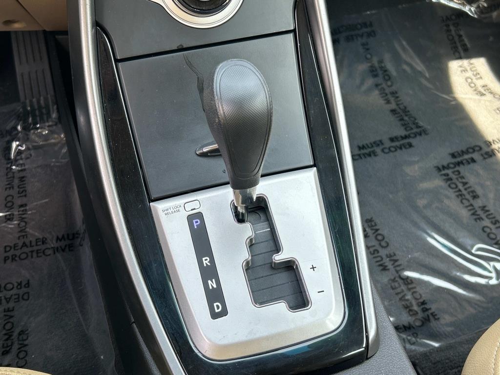 Hyundai Elantra  2012