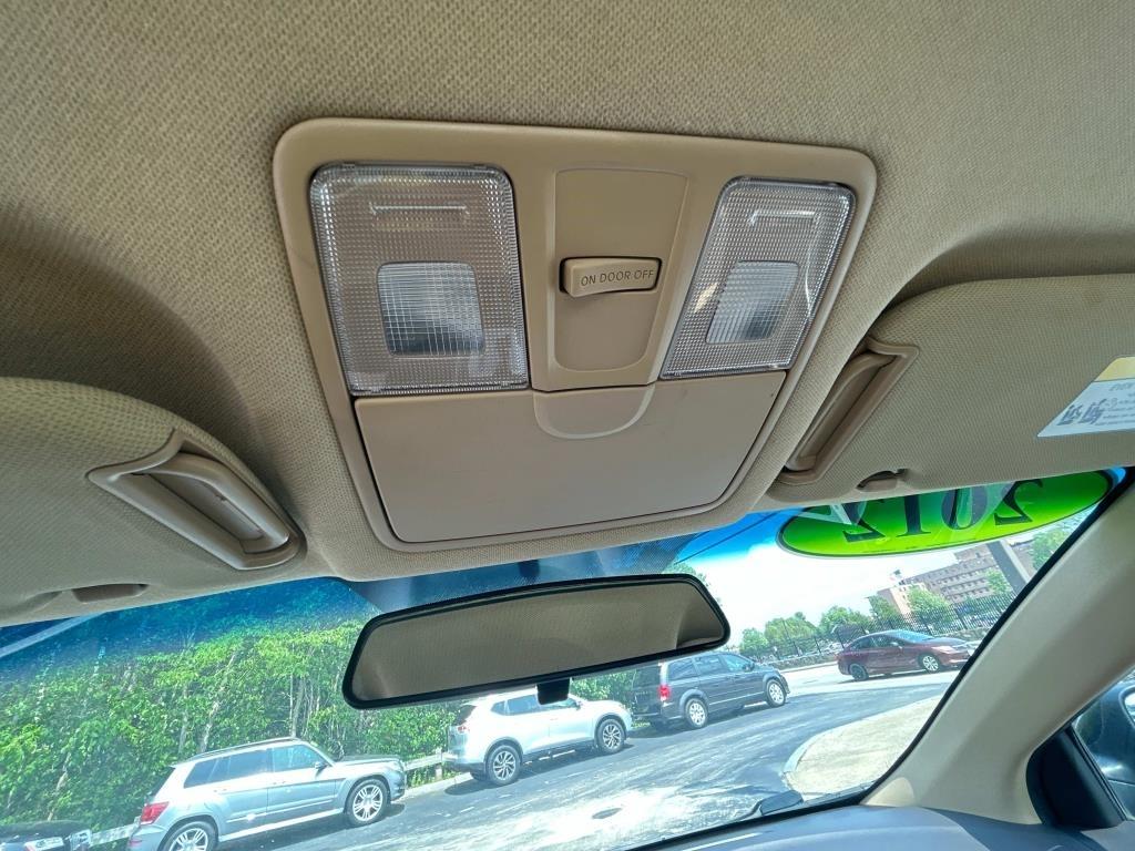 Hyundai Elantra  2012