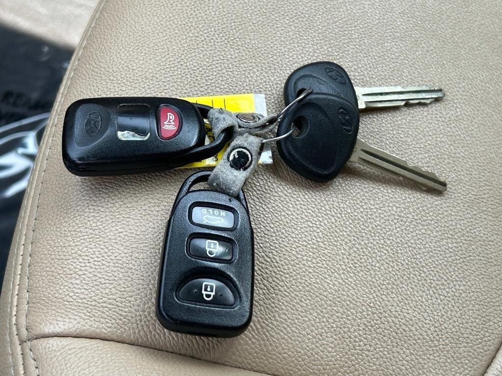 Hyundai Elantra  2012