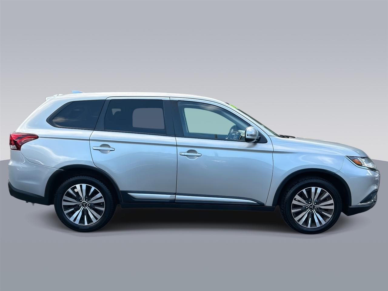 Mitsubishi Outlander  2019