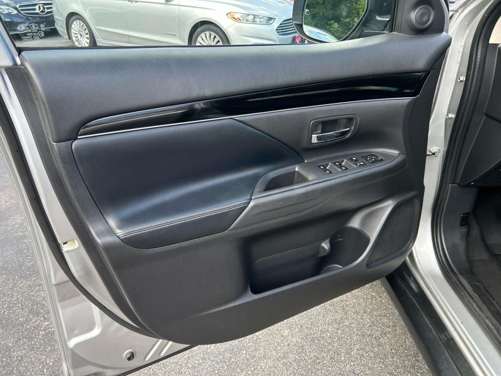 Mitsubishi Outlander  2019