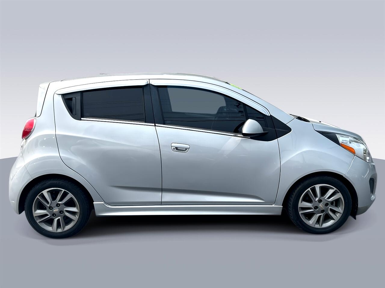 2015 Chevrolet Spark EV LT photo 2