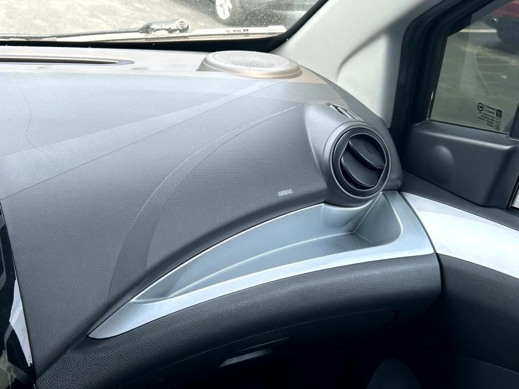 2015 Chevrolet Spark EV LT photo 27