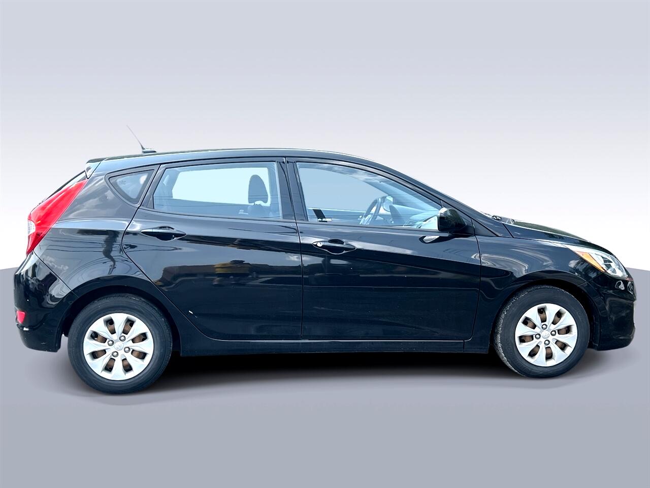 2015 Hyundai Accent GS photo 2