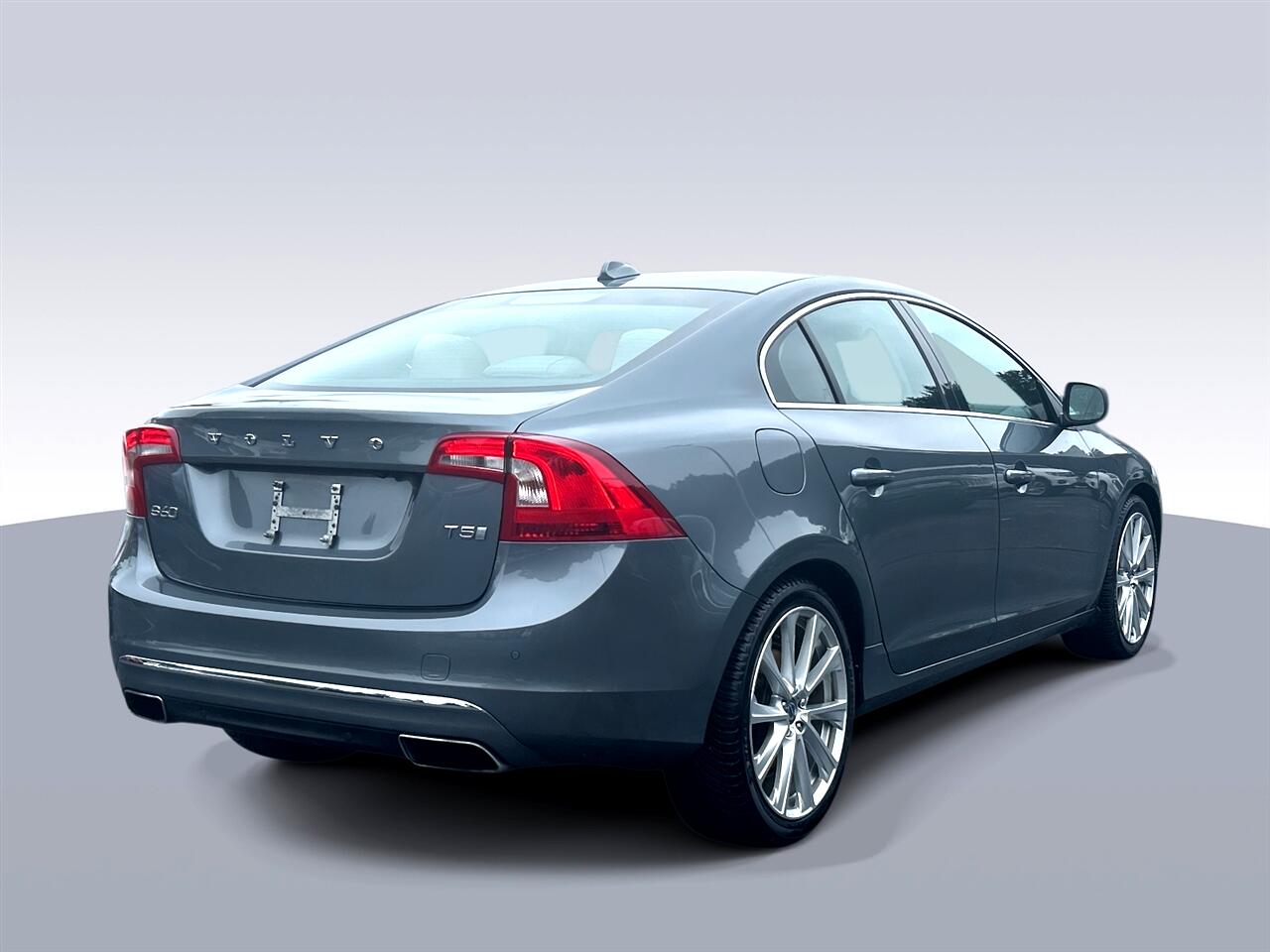 2017 Volvo S60 T5 Inscription Platinum photo 2