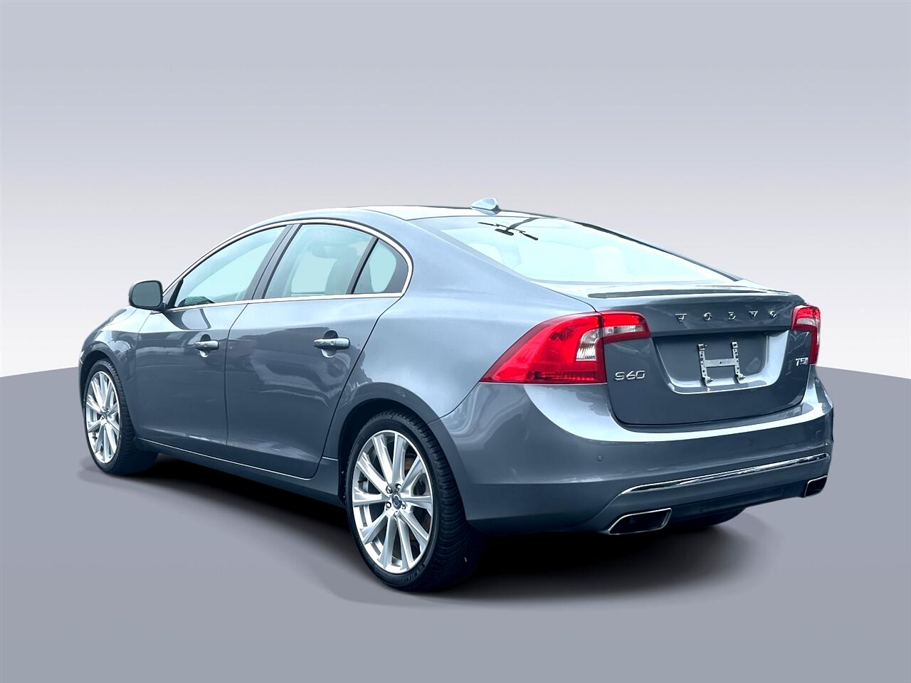 2017 Volvo S60 T5 Inscription Platinum photo 4