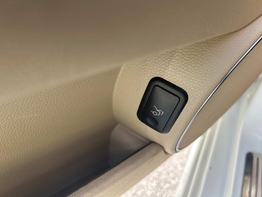 Mercedes-Benz C-Class  2012