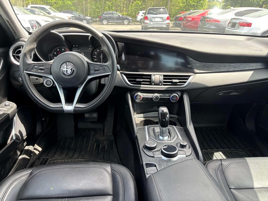 2019 Alfa Romeo Giulia photo 8