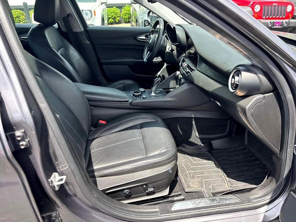 2019 Alfa Romeo Giulia photo 11