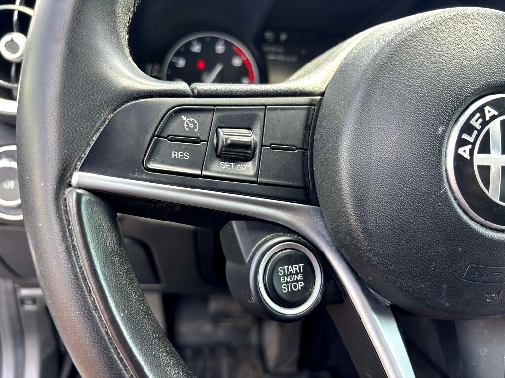 2019 Alfa Romeo Giulia photo 13