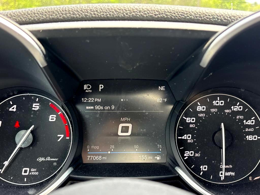 2019 Alfa Romeo Giulia photo 15