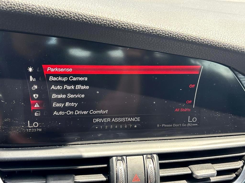 2019 Alfa Romeo Giulia photo 21