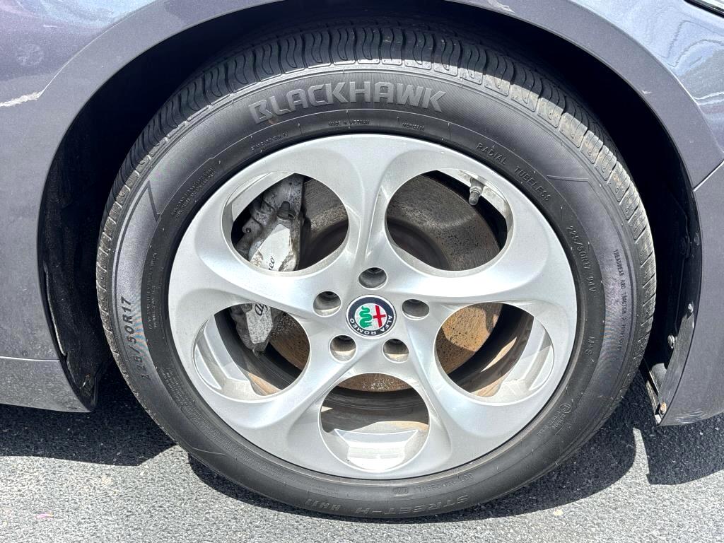 2019 Alfa Romeo Giulia photo 27