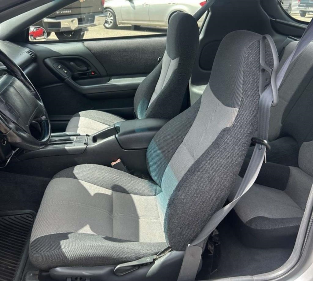 1993 Chevrolet Camaro Base photo 2