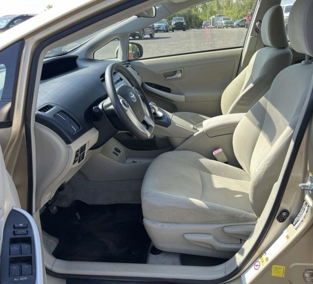 2011 Toyota Prius Two photo 2