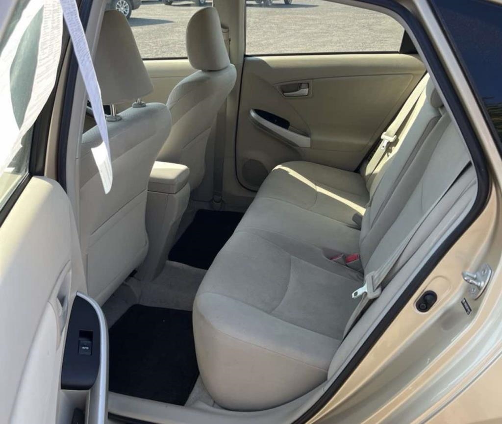 2011 Toyota Prius Two photo 3