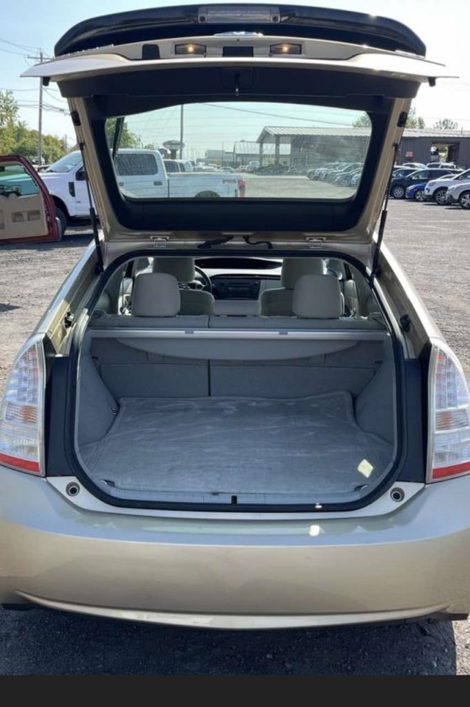 2011 Toyota Prius Two photo 4
