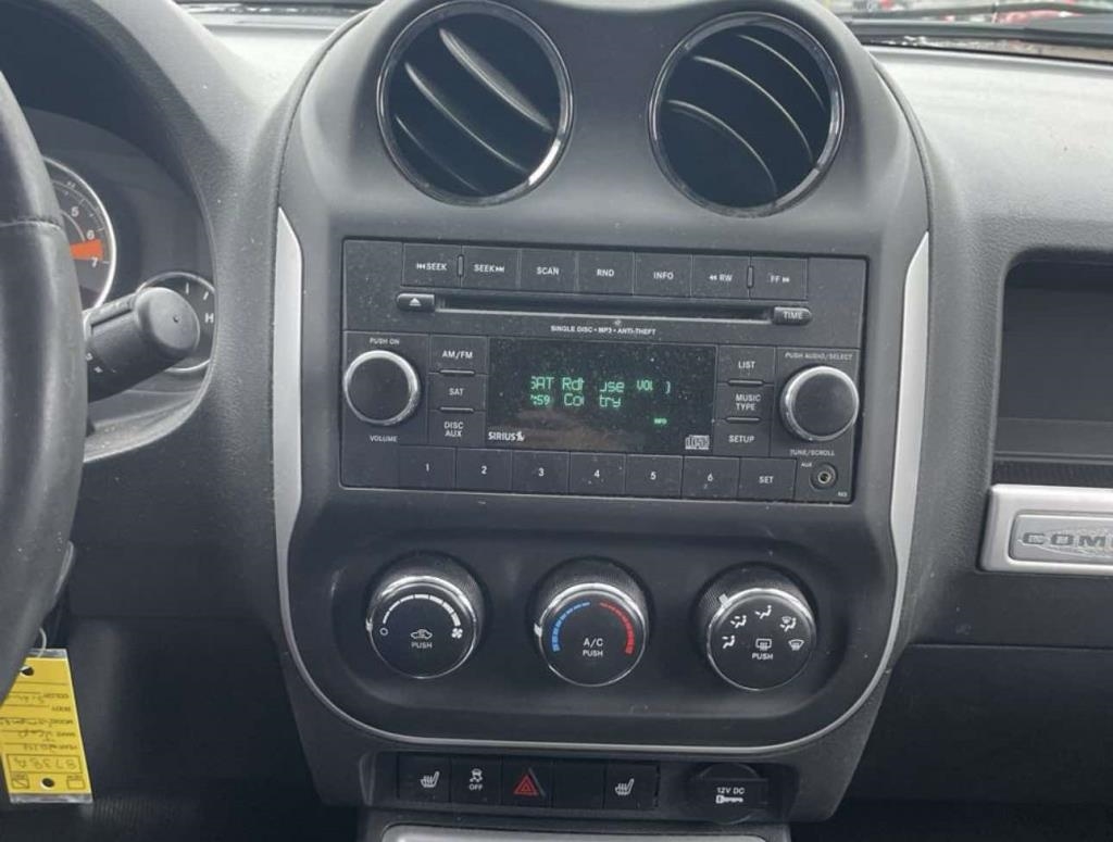 2014 Jeep Compass Latitude photo 2