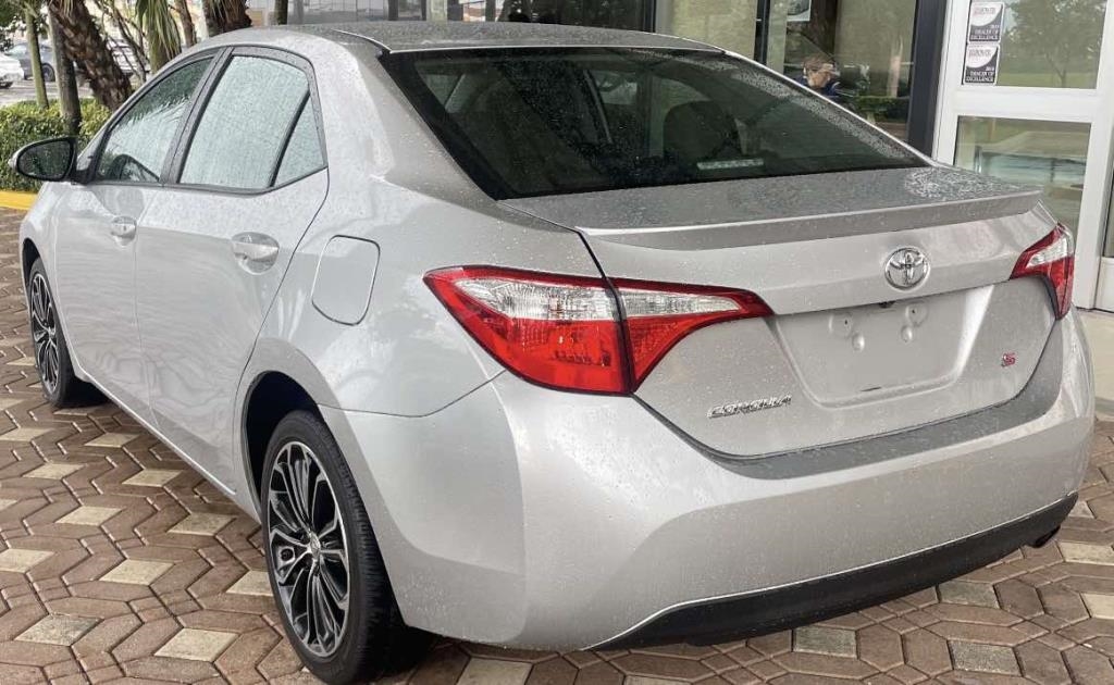 2015 Toyota Corolla Plus photo 2