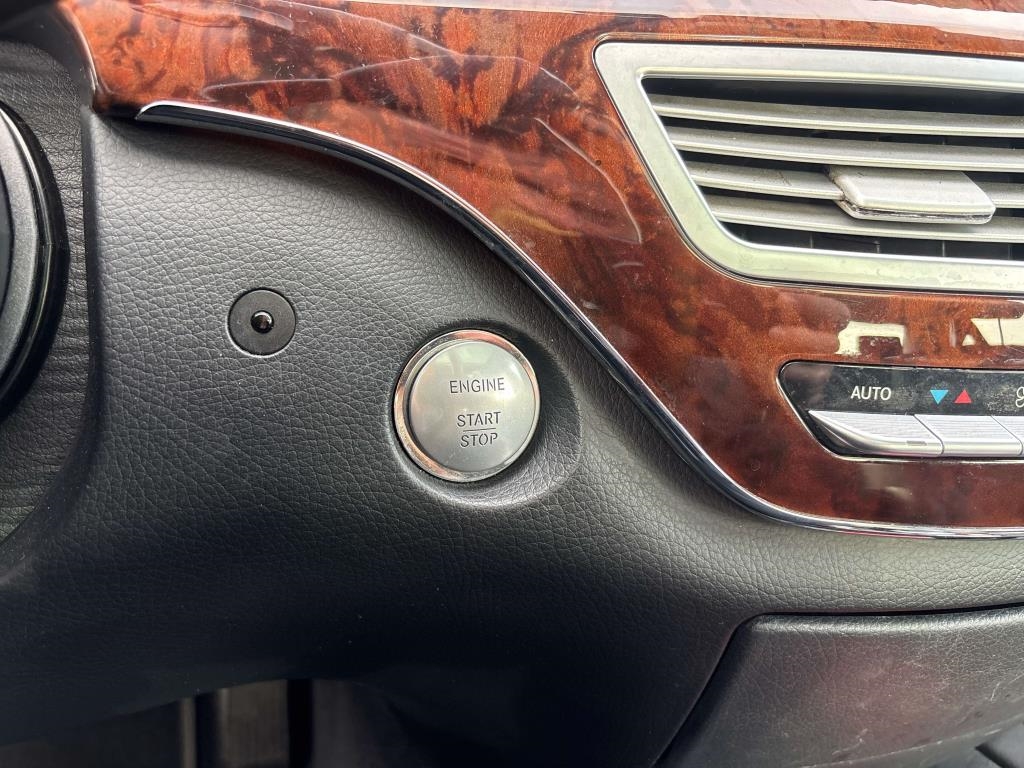 2009 Mercedes-Benz S-Class S550 4MATIC Sedan
